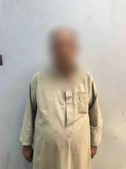 ضبط أحد الأشخاص لإلقاء ماء ساخن على كلب ضال بأسيوط