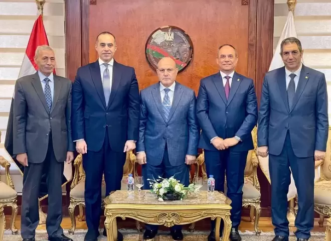 وزير الشئون النيابية يهنئ المستشار محمد الشناوي برئاسة النيابة الإدارية