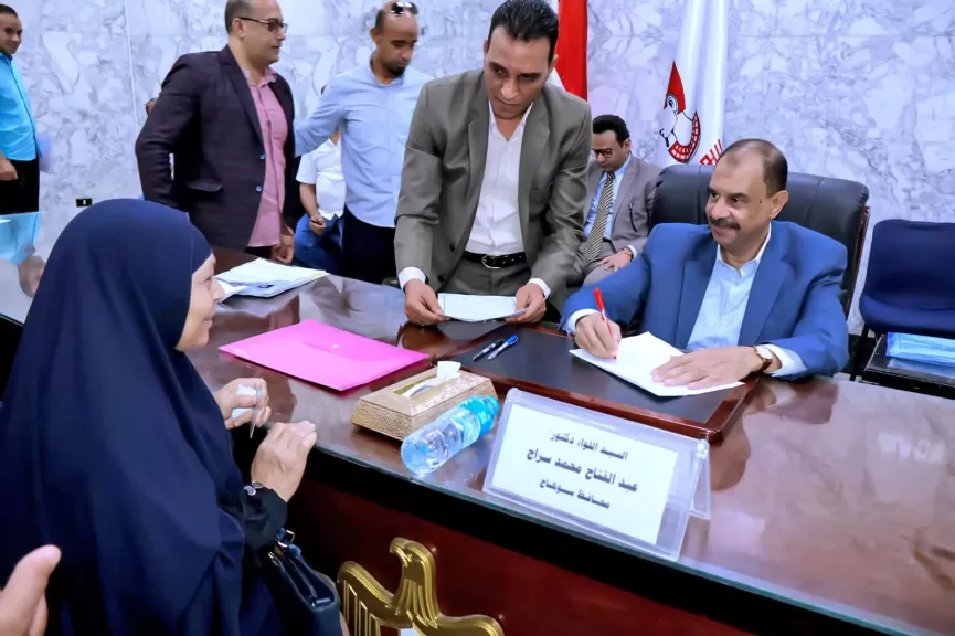 محافظ سوهاج يعقد اللقاء الجماهيري الأسبوعي للاستماع إلى شكاوى وطلبات المواطنين
