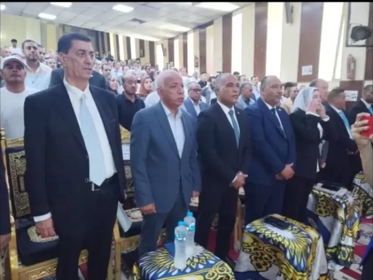 في احتفالية ”يوم الوفاء”.. عمال مصر يجددون دعمهم للرئيس ويؤكدون: مستمرون في مسيرة البناء والتنمية