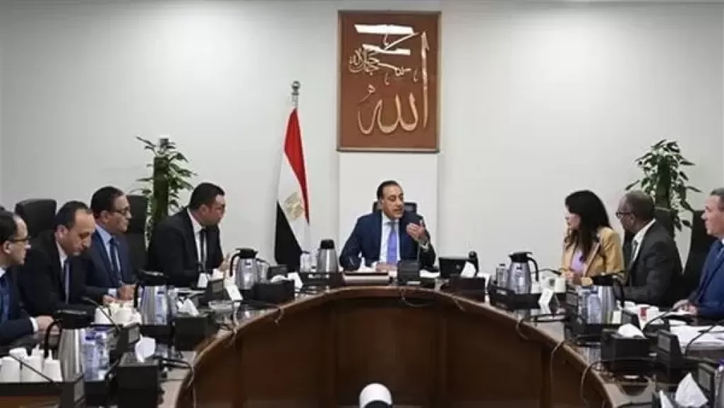 رئيس الوزراء يُتابع الخطة التنفيذية لمحطات تحلية مياه الساحل الشمالي الغربي