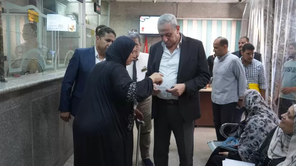 محافظ الغربية في جولة مفاجئة بكفر الزيات يؤكد الأولوية للتصالح والنظافة