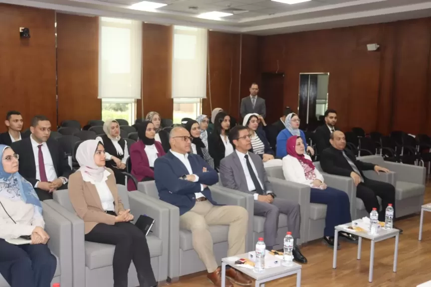 محافظ القليوبية يناقش مشروع الخريطة الرقمية التفاعلية لخريجي ”كريتيڤا” لتعزيز التحول الرقمي