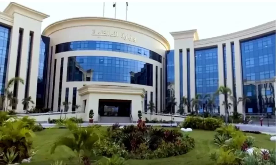 الداخلية تنفي مزاعم عن احتجاز ضابط بأحد أقسام الشرطة بالقاهرة