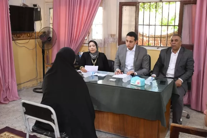 نائب محافظ الفيوم يعقد لقاءً لخدمة المواطنين بقرية زاوية الكرادسة مركز الفيوم
