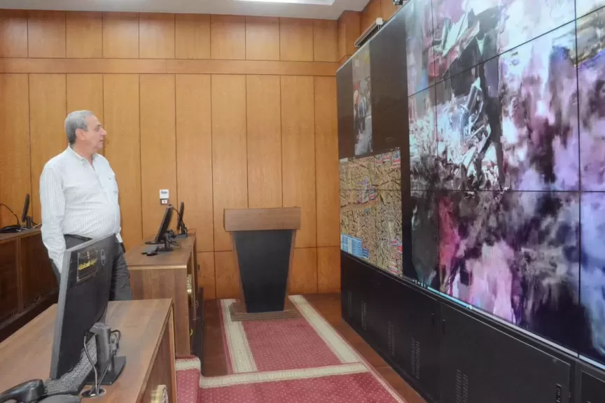 من مركز السيطرة بديوان عام الغربية.. المحافظ يوجّه بتحديث شامل لبيانات العقارات القديمة والآيلة للسقوط وتشديد المتابعة الميدانية