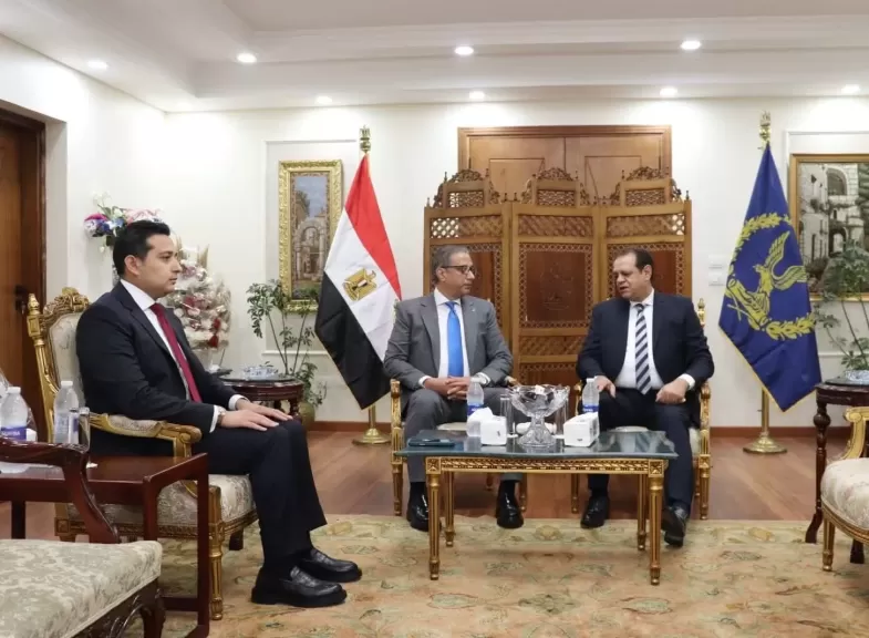 محافظ الفيوم يزور مدير الأمن ويهنئه بتجديد الثقة