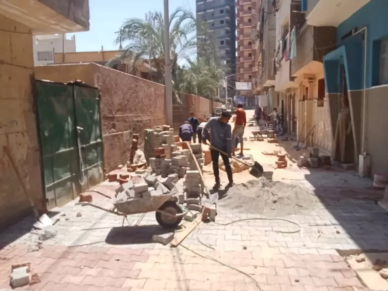 محافظ أسيوط: مواصلة تركيب بلاط الإنترلوك بمنطقة الصيانة البحرية بمدينة أبوتيج