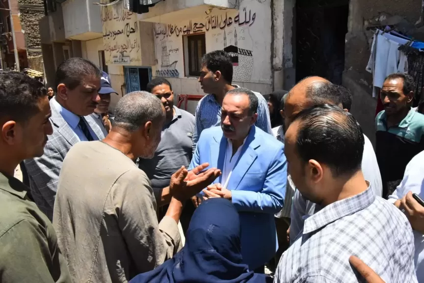 محافظ أسيوط يتابع إعادة تأهيل مساكن ”المصلة” ويوجه بالإسراع في التنفيذ دعماً للأسر الأولى بالرعاية