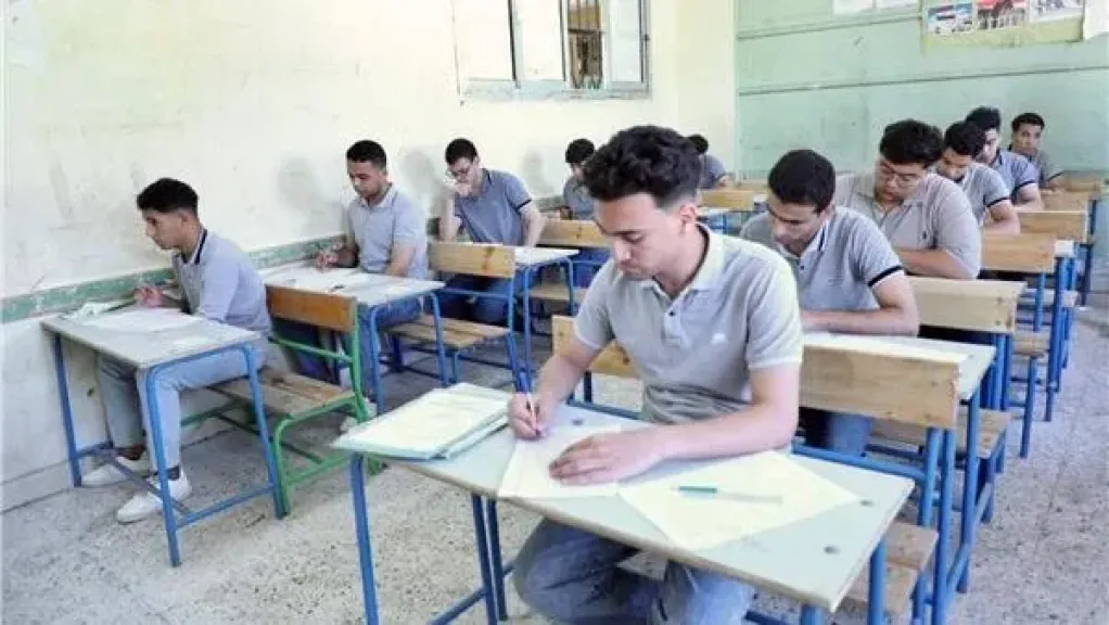 امتحانات الدور الثاني الدبلومات الفنية 