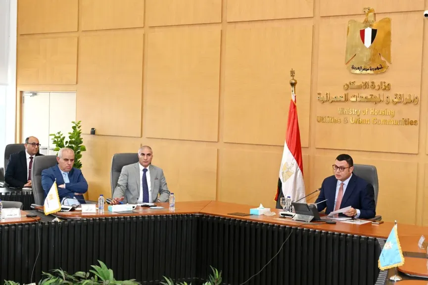 جانب من اجتماع وزير الاسكان