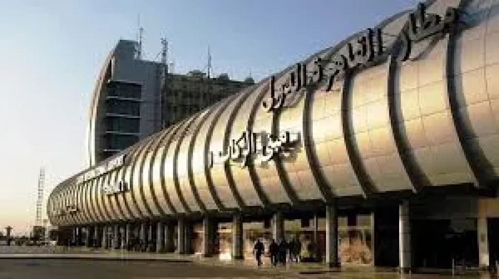 مطار القاهرة 