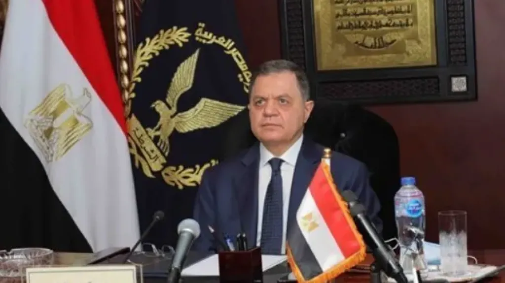  وزير الداخلية
