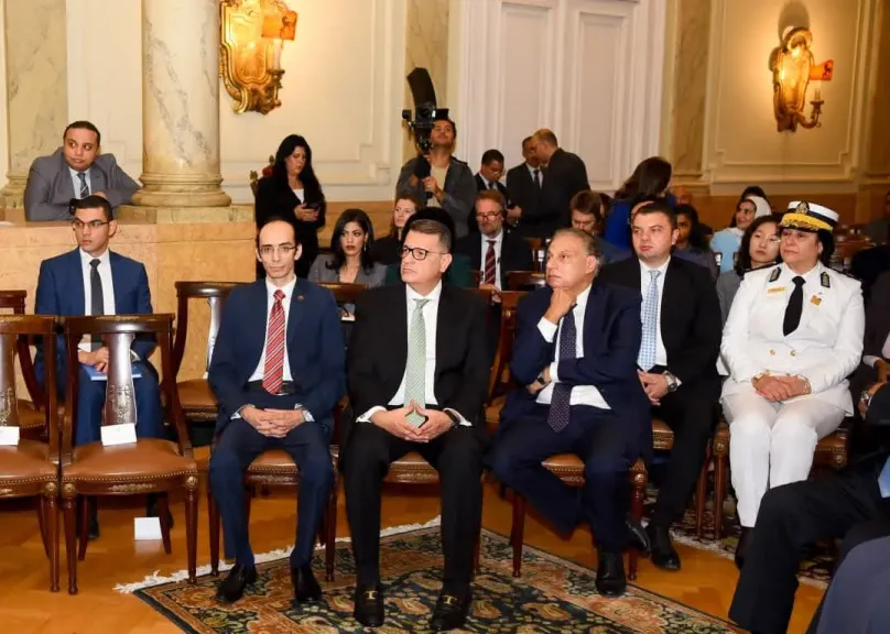 النائب محمد عبد العزيز