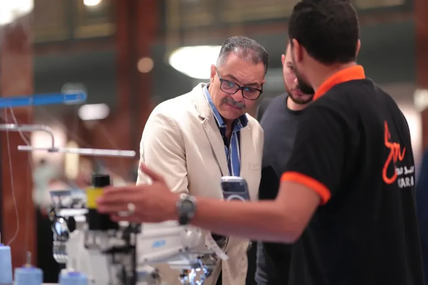 ضبط طفل يقود ميكروباص