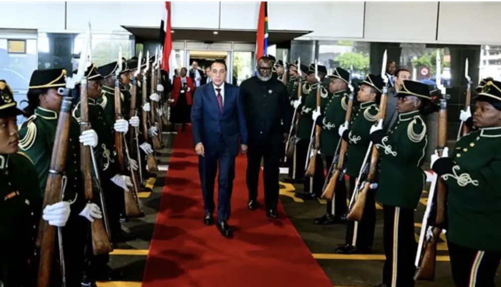 رئيس الوزراء يصل جوهانسبرج 