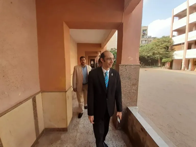 النائب محمد عبد العزيز 