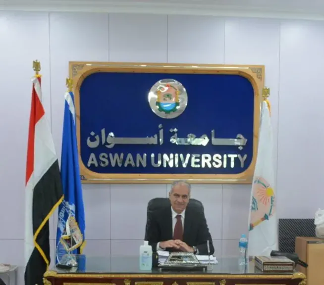 رئيس جامعة اسوان