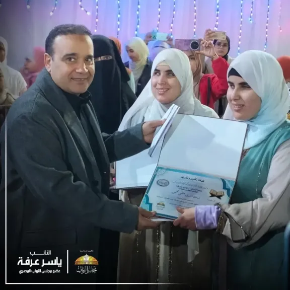 النائب ياسر عرفة خلال حفل تكريم مسابقة "جبر الخواطر" 