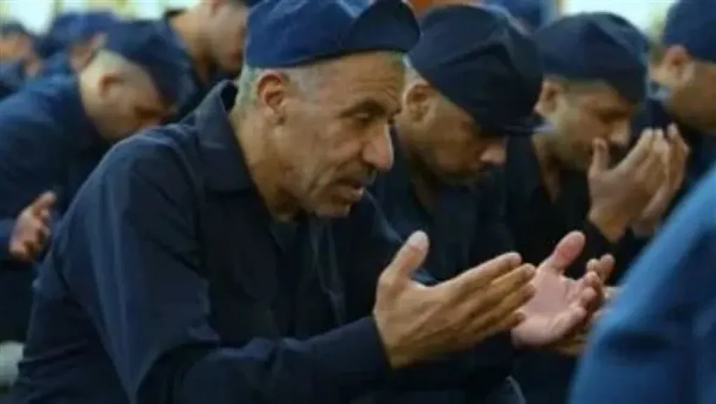 الإفراج عن 1090 نزيلا