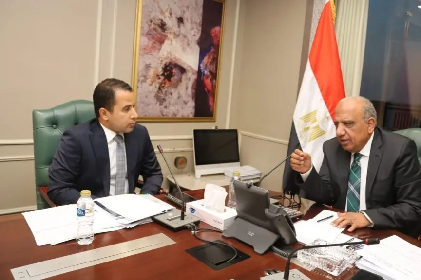 وزير الكهرباء خلال اللقاء