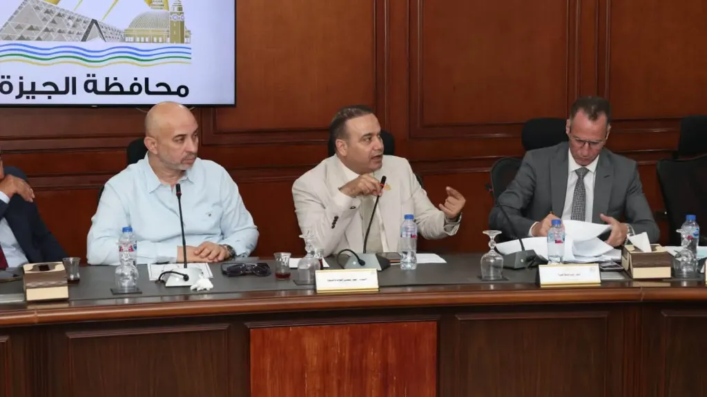 النائب ياسر عرفة عضو مجلس النواب خلال مناقشة طلبات المواطنين 