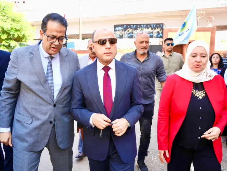 جانب من جولة المحافظ