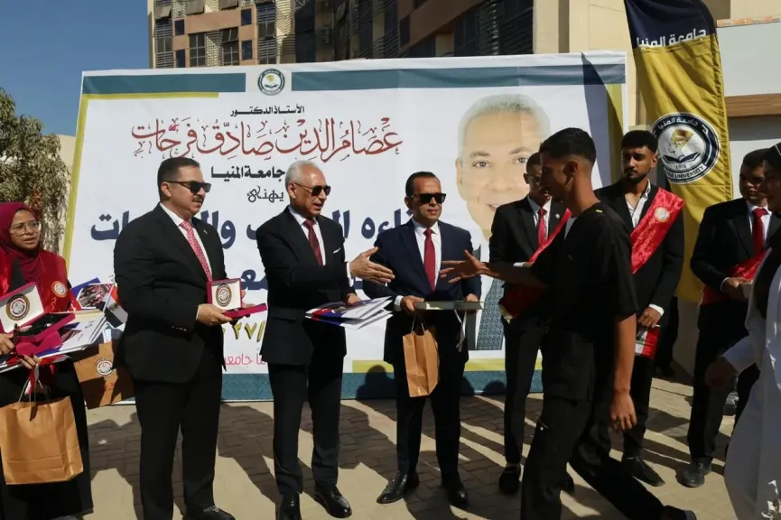 استقبال رئيس جامعة المنيا للطلاب